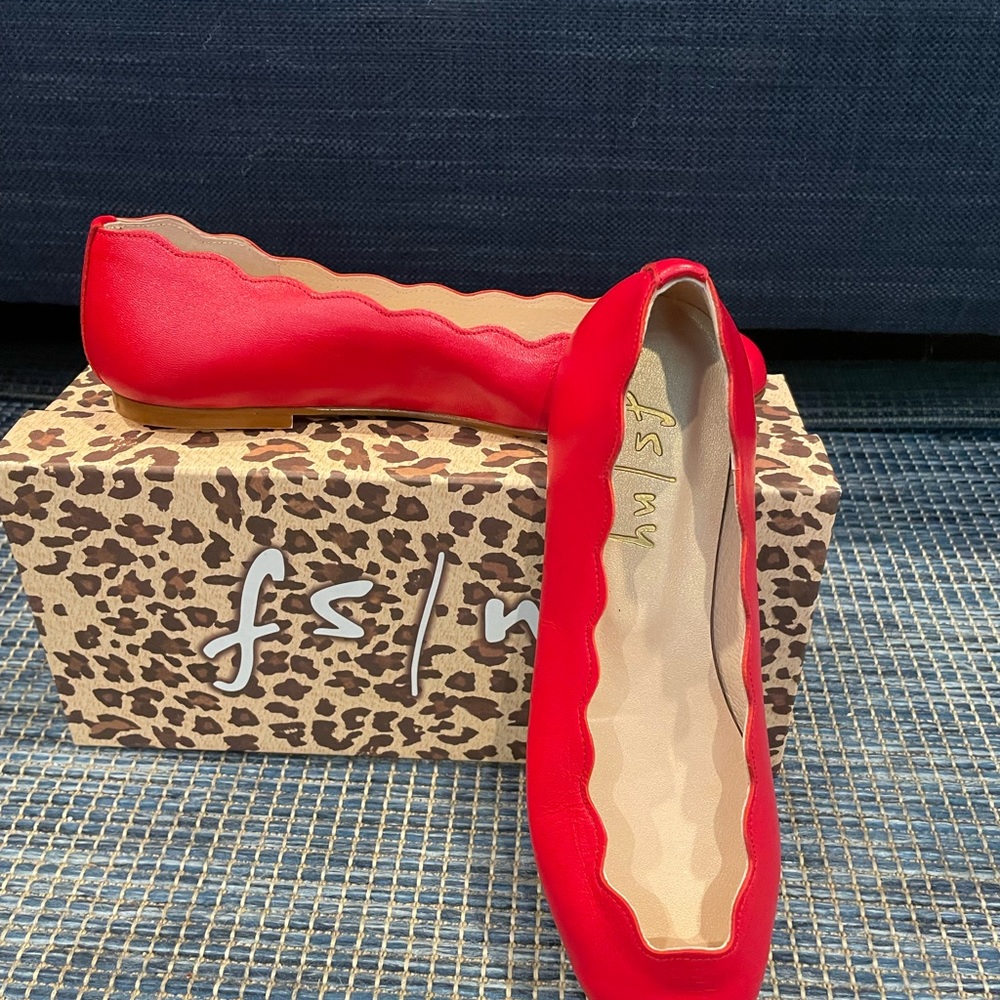 French Sole Red Scalloped Flat